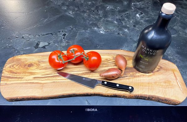 Olivenholz-Schneidebrett in Naturform – Mediterranes Unikat mit Charakter 353 Rabatt
