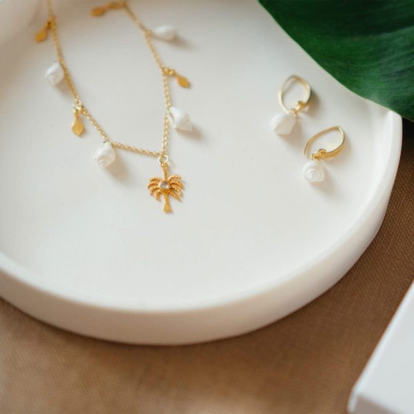 Palm Tree Charm Necklace with Moonstone & Shells in Gold - Palma | By Lunar James Online – Bild 4
