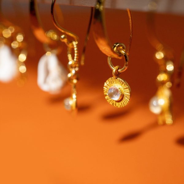 Gold Moonstone Sun Earrings, Soluna | By Lunar James Online – Bild 4