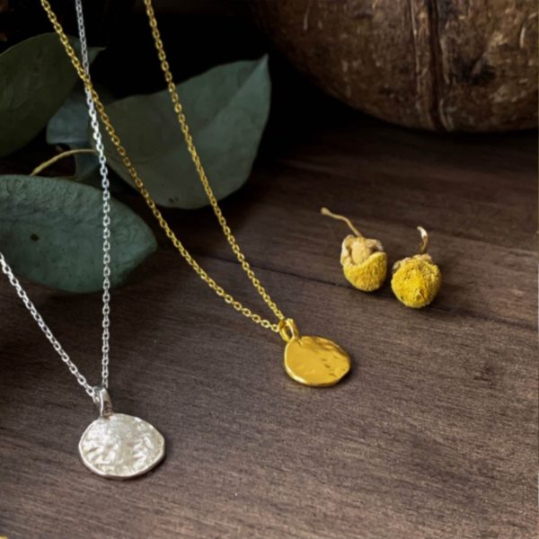 Organic Moon Pendant Necklace, Daira - Gold | By Lunar James Verkauf – Bild 3