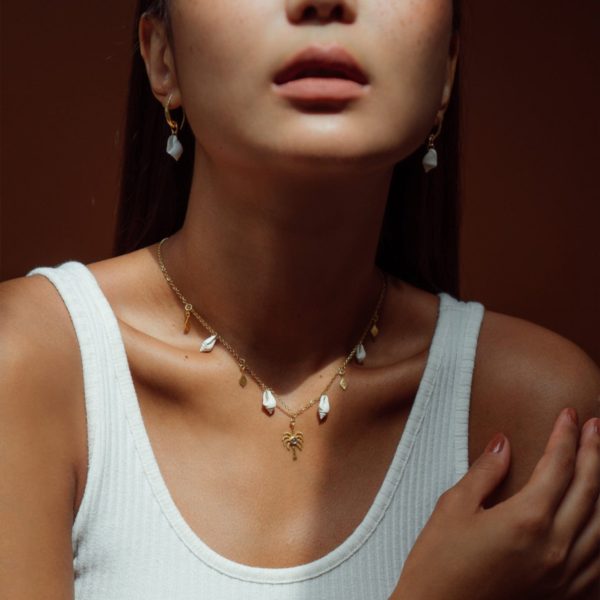 Palm Tree Charm Necklace with Moonstone & Shells in Gold - Palma | By Lunar James Online – Bild 2